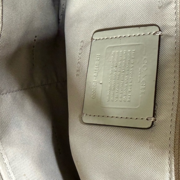 Coach Women's Beige Leather Shoulder Bag - Picture 3 of 4